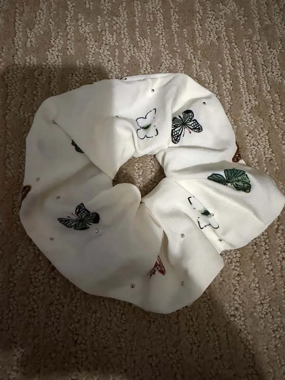 KAXI Butterfly Print Hair Scrunchie with Faux Pearl Embellishments
